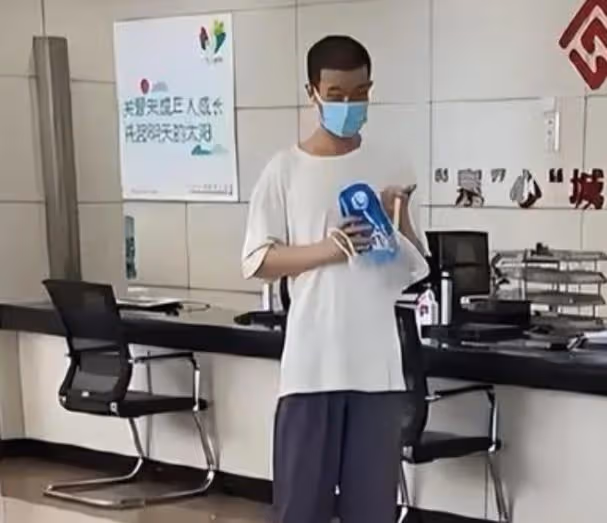 曝北大「韋神」欲買房結婚,生活拮据舊鞋拼著穿,被認成拾荒者