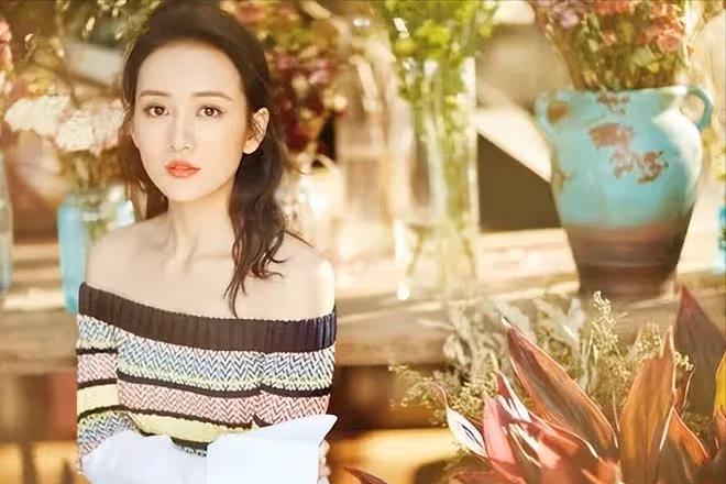 王鷗,10年前朝楊冪開了一槍,沒想到2023年,正中自己眉心!