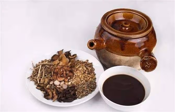 中藥為什麼要三碗水煎一碗?有人認為浪費水資源,其實大有講究