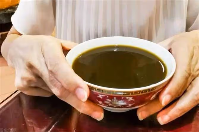 中藥為什麼要三碗水煎一碗?有人認為浪費水資源,其實大有講究