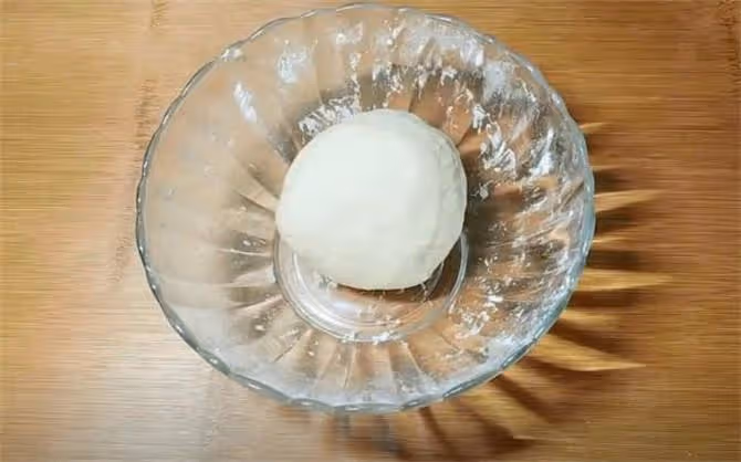 1碗麵粉,2勺白糖,不用發麵,做出的糖餅,皮薄不流糖,太好吃了