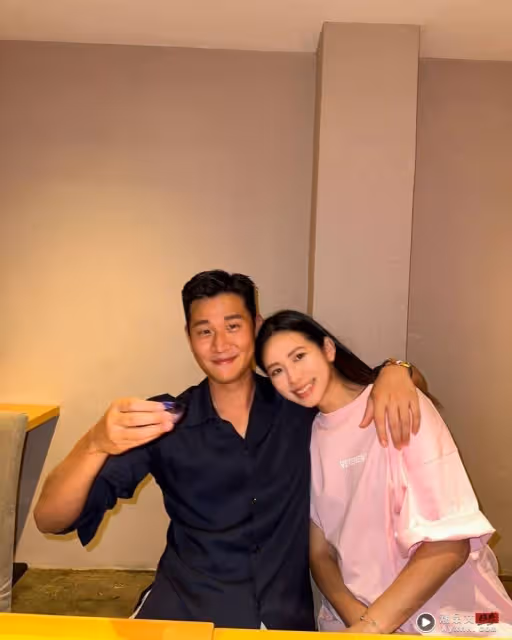 周興哲老婆挺肚唱《摯友》！沒唱完…害羞喊停