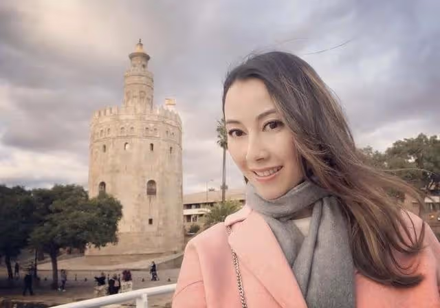 香港知名女星健康出問題,睡覺胸部有劇痛,疑被富商父子同時包養