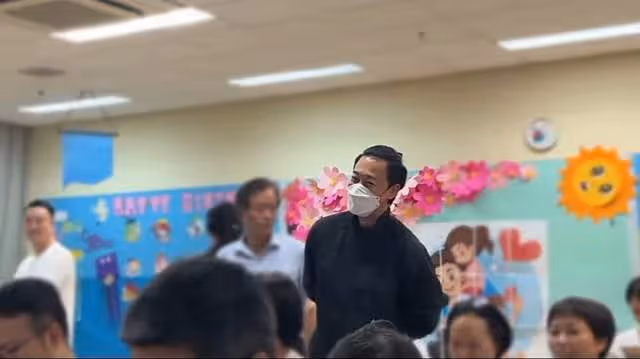 林峯參加2歲女兒畢業典禮,張馨月曬視頻,只給自己孩子遮臉挨批