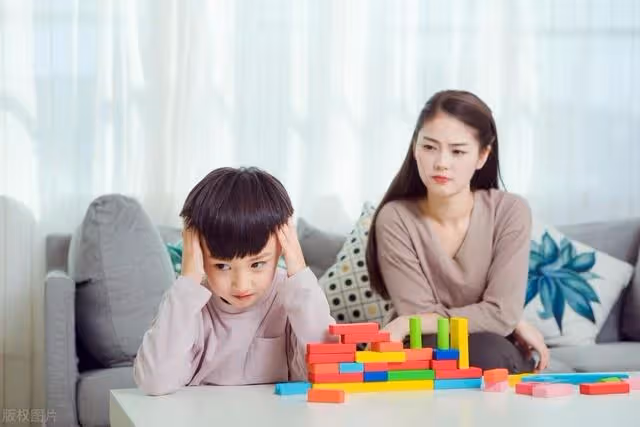 大姑子離婚，丈夫和婆婆瞞著妻子抱養孩子，妻子發飆：誰的娃誰養