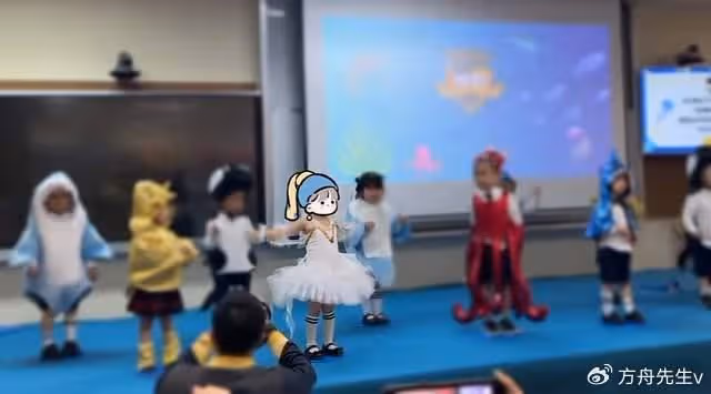林峯參加2歲女兒畢業典禮,張馨月曬視頻,因只給自己孩子遮臉挨批