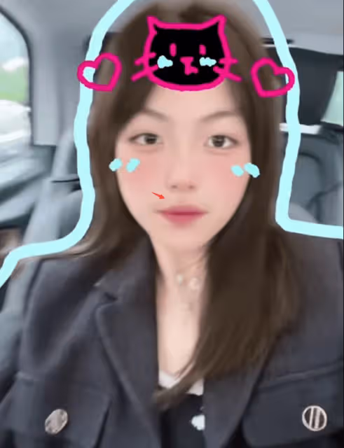 13歲王詩齡曬暑假日常,坐百萬豪車戴4萬項鍊,小鬍子太重引熱議