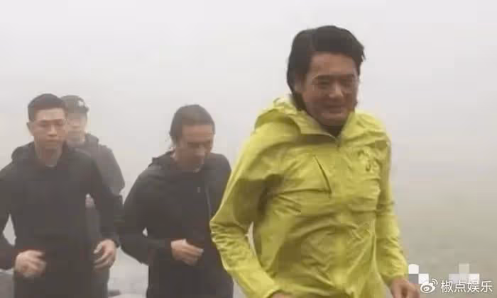 「賭神」周潤發中風深度昏迷,每天跑步兩小時,沒能讓他逃脫男神遲暮