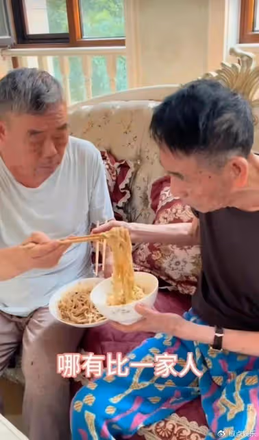 91歲楊少華住院!躺病床面容枯槁骨瘦如柴,多個儀器監護引擔憂