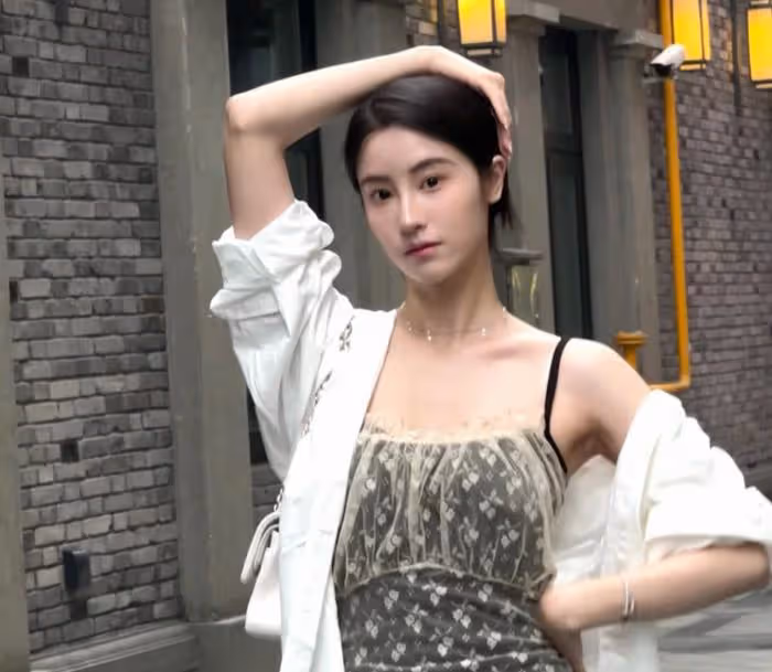31歲秦俊傑戀情曝光!和毛曉慧同回酒店舉止親密,楊紫又莫名躺槍