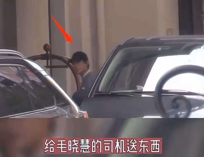 31歲秦俊傑戀情曝光!和毛曉慧同回酒店舉止親密,楊紫又莫名躺槍