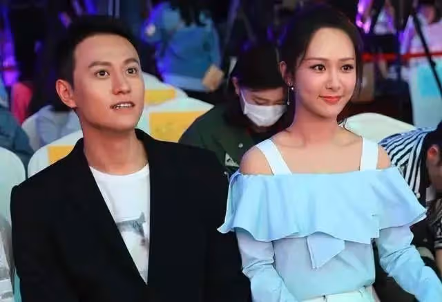 31歲秦俊傑戀情曝光!和毛曉慧同回酒店舉止親密,楊紫又莫名躺槍