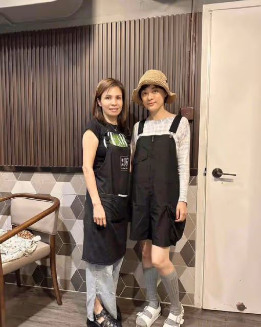 孫儷現身香港探親,本人被誇贊比上鏡漂亮,涼鞋配長襪遭吐槽
