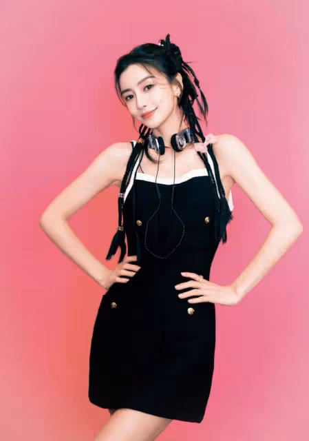34歲baby曬巴黎度假美照,罕穿比基尼秀身材,全身零贅肉好養眼