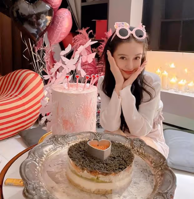 34歲baby曬巴黎度假美照,罕穿比基尼秀身材,全身零贅肉好養眼