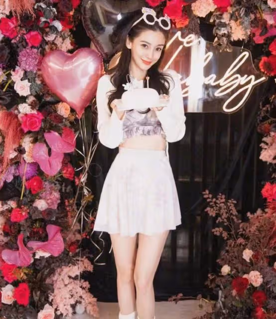 34歲baby曬巴黎度假美照,罕穿比基尼秀身材,全身零贅肉好養眼