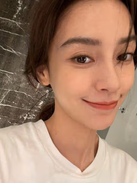 34歲baby曬巴黎度假美照,罕穿比基尼秀身材,全身零贅肉好養眼
