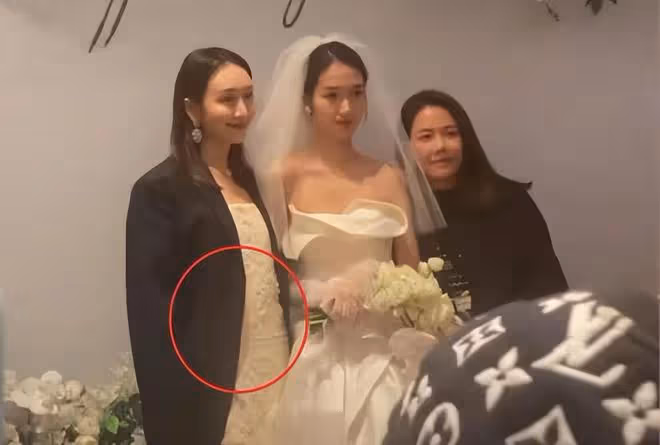 天道輪迴?王鷗遭男友背叛,何九華出軌與美女車內擁吻密會3小時