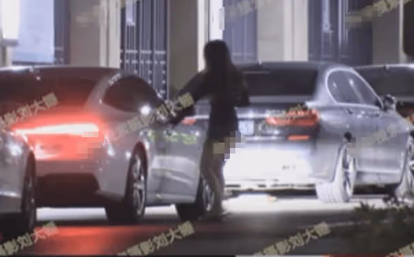 大瓜!曝何九華背著女友約辣妹車內索吻談合作,事後又回王鷗香閨