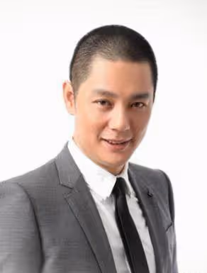 「諜戰一哥」傅程鵬,捨棄16年糟糠之妻,凈身出戶娶小6歲美模!