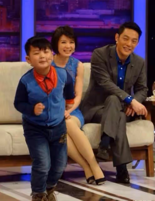 「諜戰一哥」傅程鵬,捨棄16年糟糠之妻,凈身出戶娶小6歲美模!