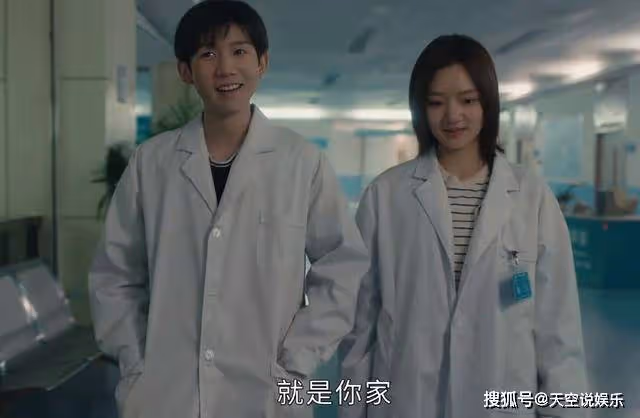 《追光的日子》穿上白大褂後的放飛自我，才知王源將本性藏得有多深