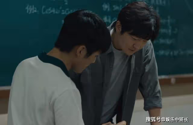 《追光的日子》用一個承諾,換回一套教學器材,校長不愧是老狐狸!