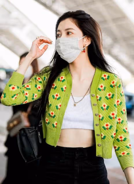 夏季只需一件開衫搭配!既能演繹出甜美時尚范,還能映襯出氣質
