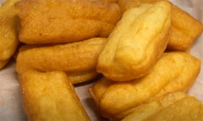 香酥小油條夏天這樣做，好吃又健康，不用一滴水和面，全家都愛吃