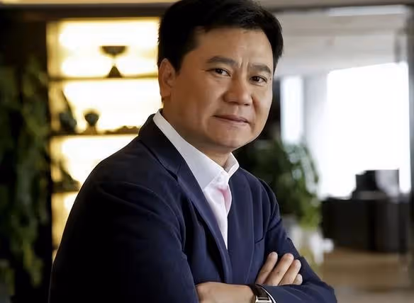當年豪擲200億幫恆大渡難關，出資340億救王健林，如今落難無人幫