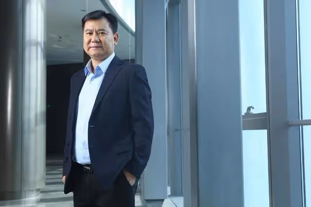當年豪擲200億幫恆大渡難關，出資340億救王健林，如今落難無人幫