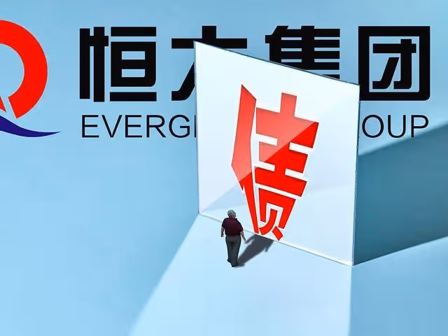 當年豪擲200億幫恆大渡難關，出資340億救王健林，如今落難無人幫