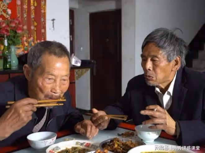 回顧：退休金5000，回農村跟哥哥一起養老，3個月後，我哭著離開