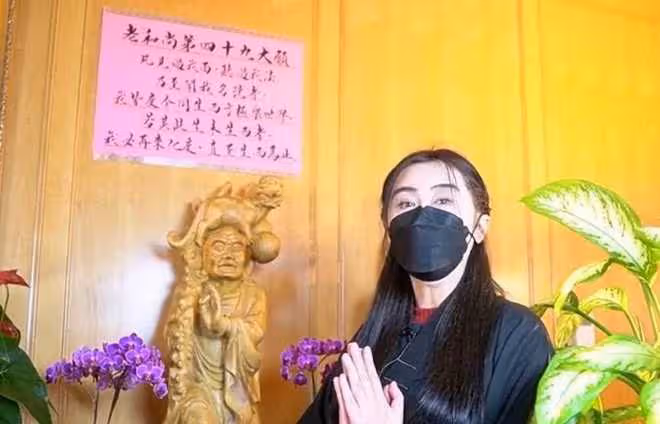 56歲王祖賢現身華人超市，身材發福膀大腰圓，皮膚暗淡肚子渾圓