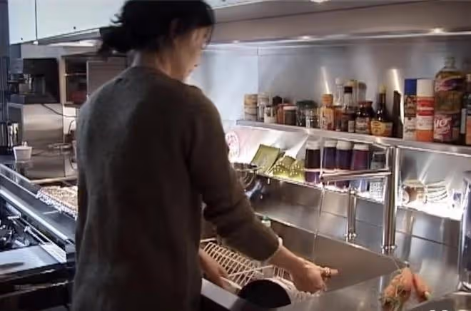 張曼玉曬巴黎生活!豪宅內素顏下廚做飯,與洋老公離婚現單身無子