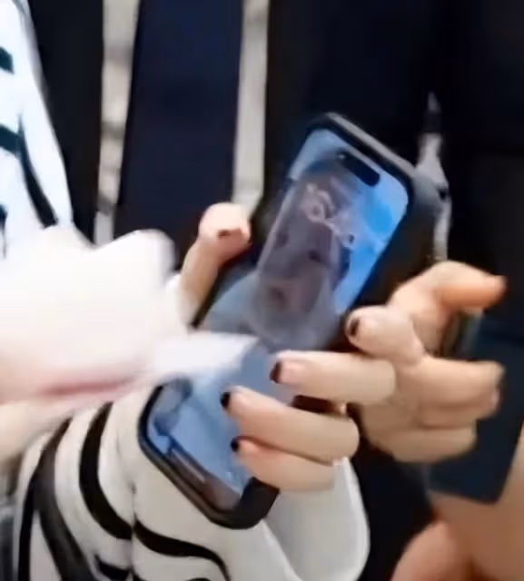 孫藝珍與玄彬的兒子曝光正臉, 綜合父母優質基因