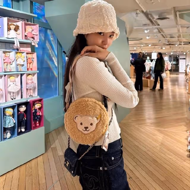 Jennie曬出「約會同款穿搭」,是網友過度關注,還是她太呆萌可愛