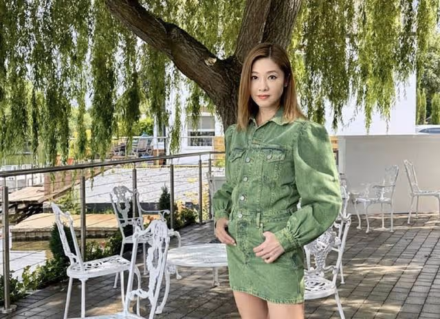 橫刀奪愛入豪門!知名港姐兒子從名校畢業,身材健碩是舉重運動員