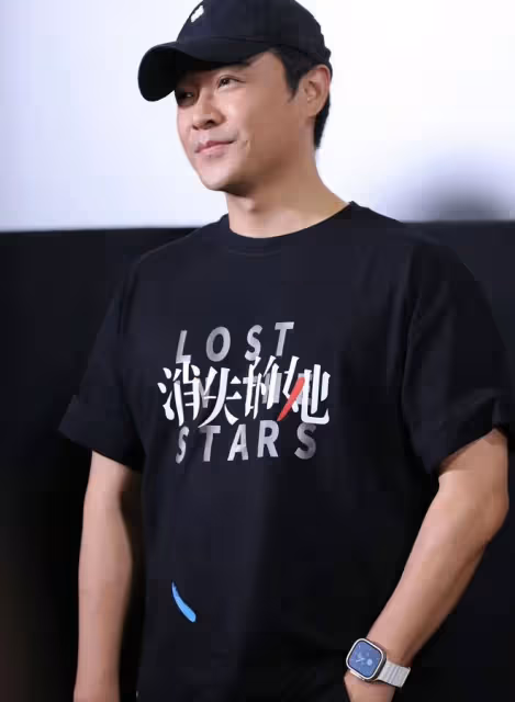 陳思誠高檔酒店被偶遇心情愉悅，身後跟四位靚妹，各個細腰長腿