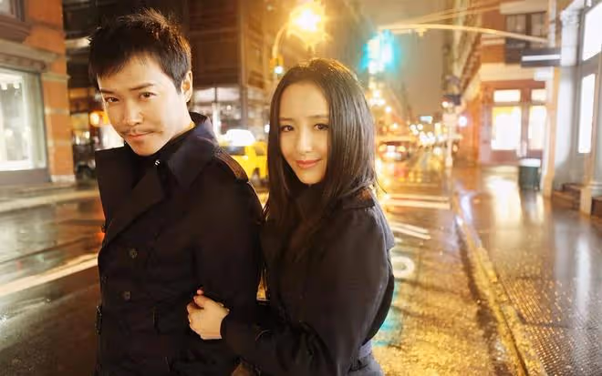 陳思誠高檔酒店被偶遇心情愉悅,身後跟四位靚妹,各個細腰長腿