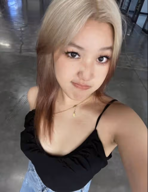 主持人李靜女兒從美國回老家!穿著火辣五官像爸,讀名校生活富足