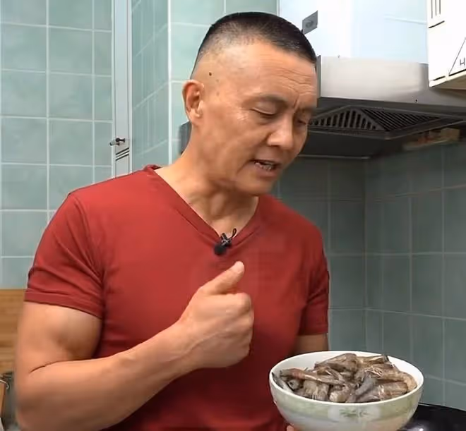 老戲骨常戎近況曝光!娶小17歲嬌妻熱衷下廚,60歲仍一身腱子肉