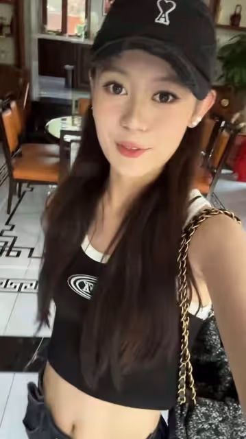 宋曉峰女兒北電放暑假!與老爸豪宅擼串太愜意,穿露腰裝大秀身材
