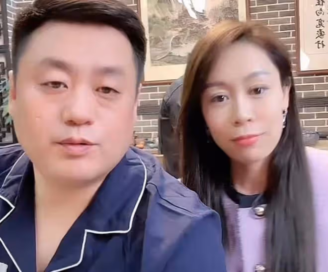 宋曉峰女兒北電放暑假！與老爸豪宅擼串太愜意，穿露腰裝大秀身材