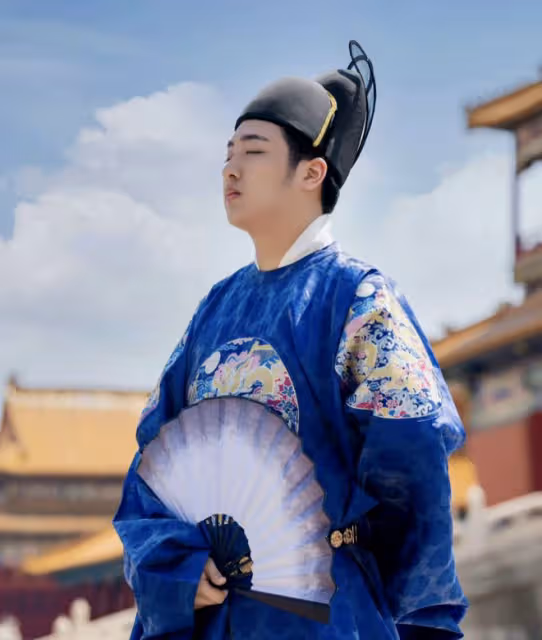 費曼反擊!被吳鎮宇調侃是公公後曬另類全家福,自稱有2個媽媽