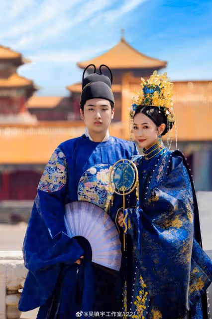 費曼反擊!被吳鎮宇調侃是公公後曬另類全家福,自稱有2個媽媽