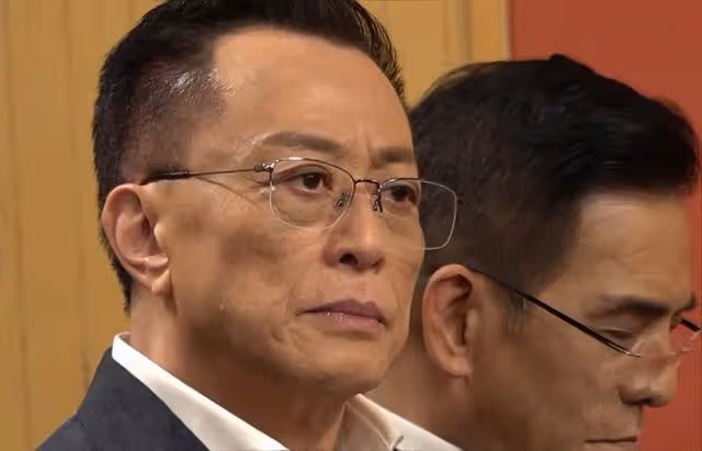 香港知名男星突然宣布復出，退圈做珠寶生意，至今未婚無兒無女