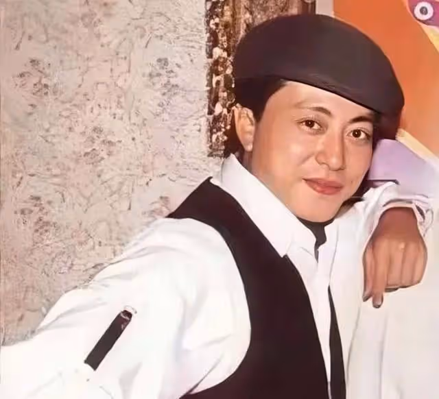 香港知名男星突然宣布復出,退圈做珠寶生意,至今未婚無兒無女