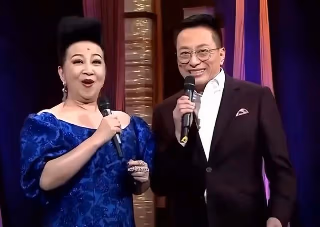 香港知名男星突然宣布復出,退圈做珠寶生意,至今未婚無兒無女