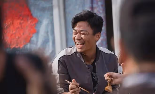 王寶強開著300萬的豪車回村，看見村口立的牌坊，王寶強：拆掉！